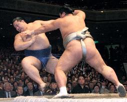 Musoyama wins New Year sumo